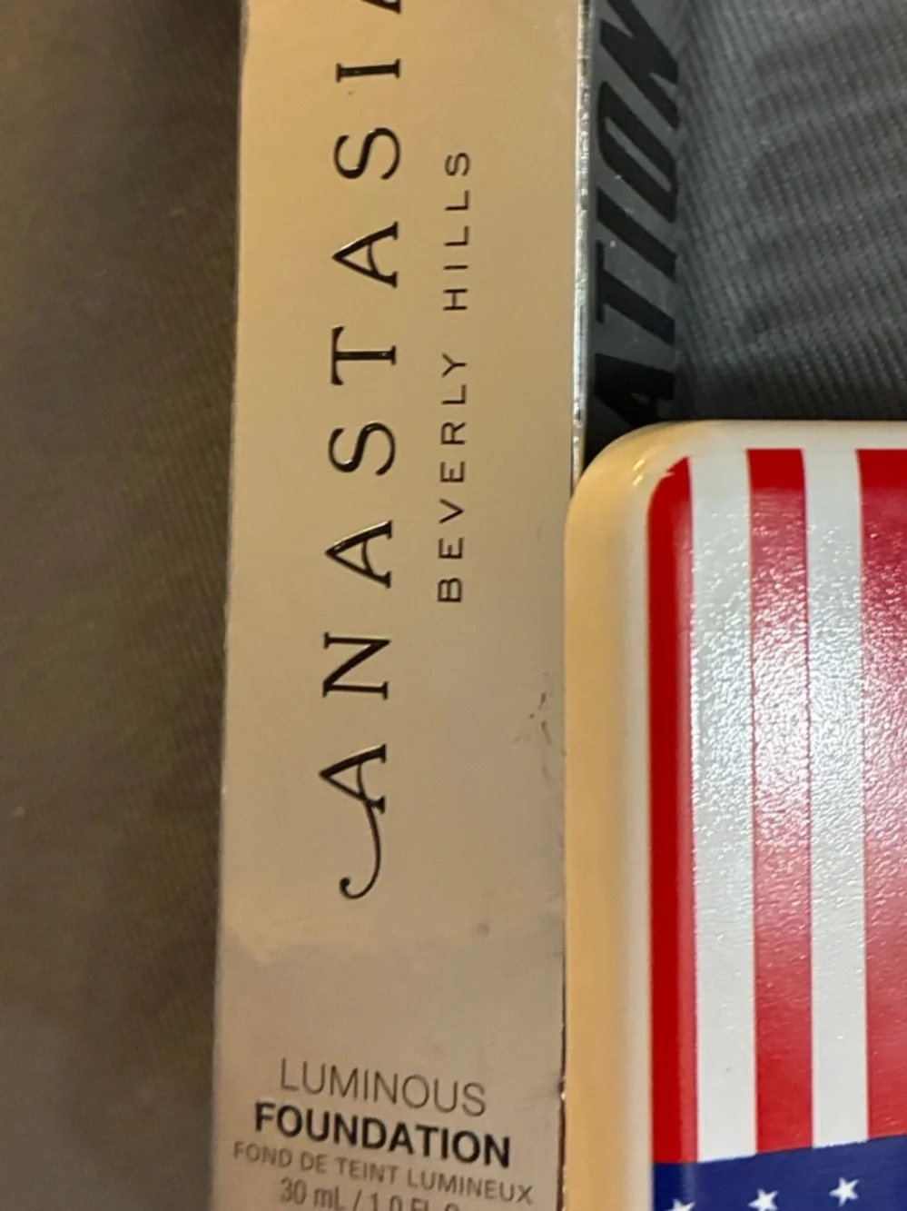 Anastasia Beverly Hills Luminous Foundation Luxury Cosmetics concealer